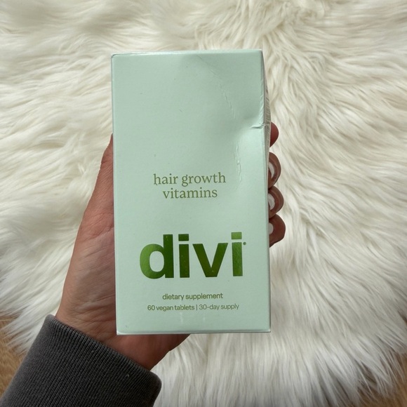 Divi - Picture 3 of 3